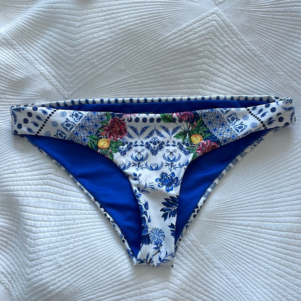 Agua Bendita bottoms